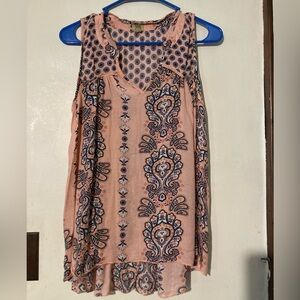 NWOT True Craft V-neck Sleeveless High-Low Top, Size M, in peach/black print